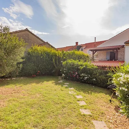 Traditional House By The Sea פרקו