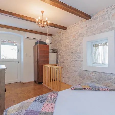 Semesterbostad Traditional House By The Sea Preko