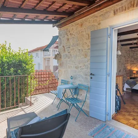 Traditional House By The Sea Holiday home Preko