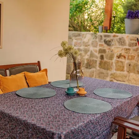 Nyaraló Traditional House By The Sea