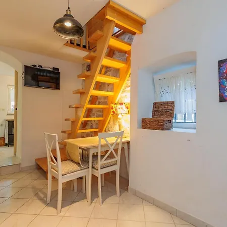 Semesterbostad Traditional House By The Sea Preko