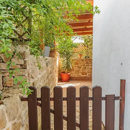 Traditional House By The Sea Preko
