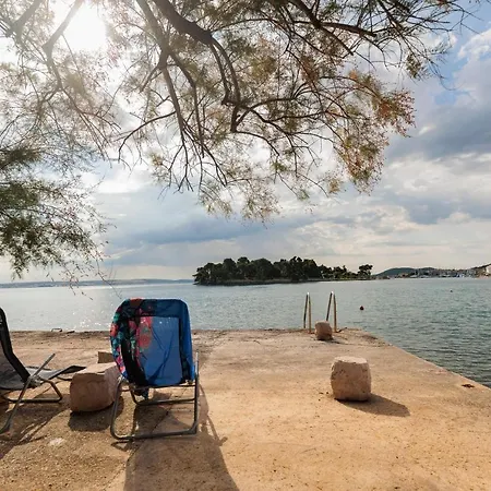Traditional House By The Sea Holiday home Preko