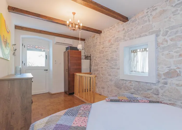 Дом отдыха Traditional House By The Sea Преко