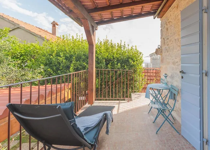 Traditional House By The Sea Дом отдыха