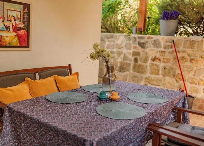 Дом отдыха Traditional House By The Sea