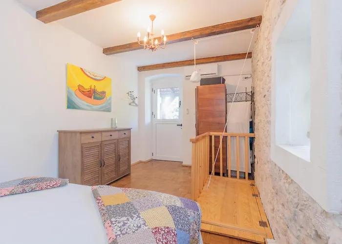 Traditional House By The Sea * Преко