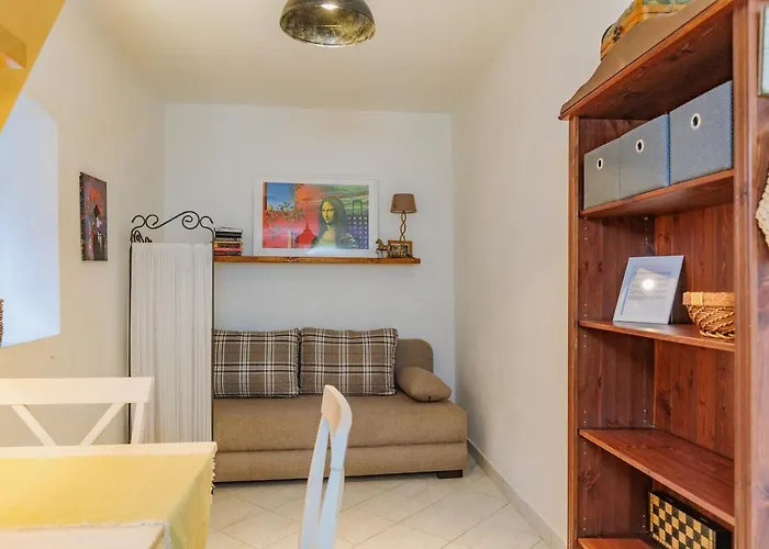 Traditional House By The Sea Преко