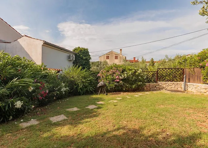 Traditional House By The Sea * Преко