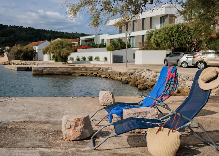 Traditional House By The Sea *