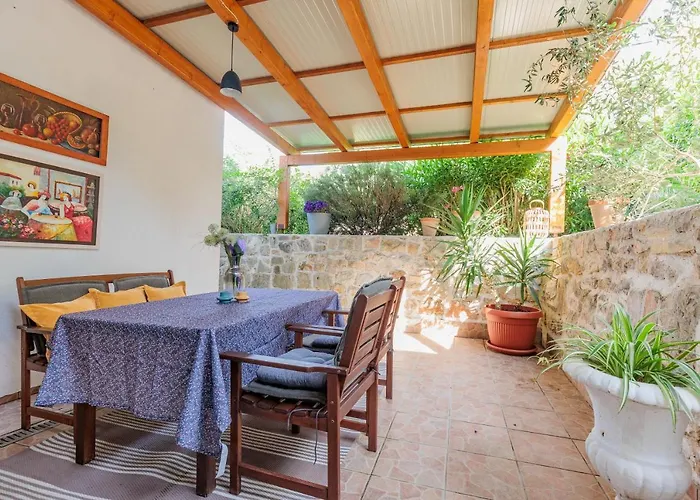 Дом отдыха Traditional House By The Sea