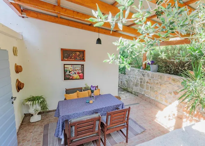 بيت للعطل Traditional House By The Sea بريكو
